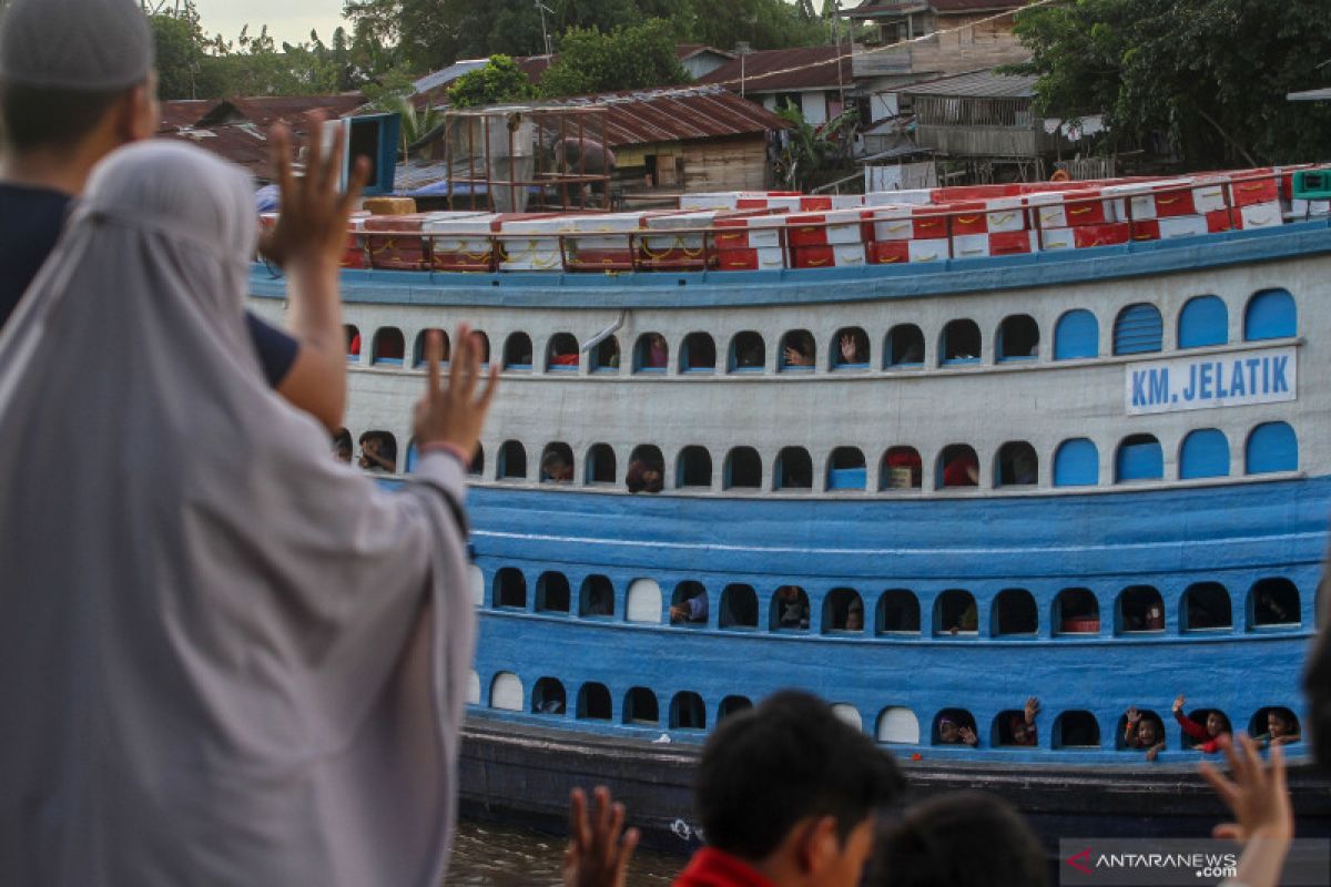 Arus mudik jalur Pelabuhan Sei Duku mulai naik pada H-6 Idul Fitri 1440 H