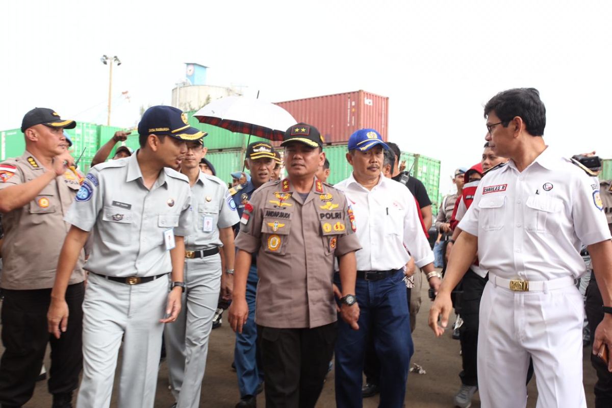 Polda Kepri kerahkan 4 kapal patroli