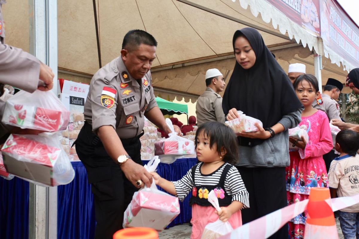 Polda Kepri bagikan 1.500 paket takjil berbuka puasa