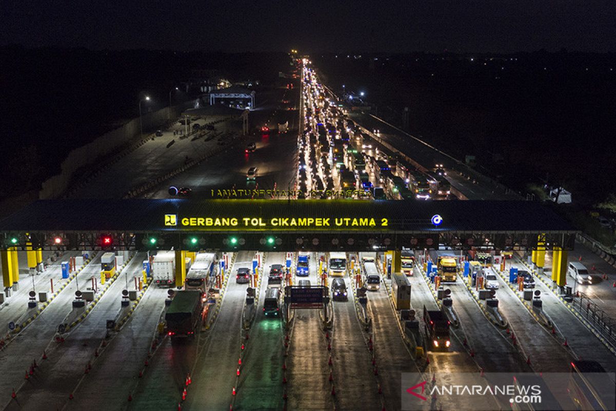 Volume kendaraan tol Jakarta-Cikampek meningkat 144 persen