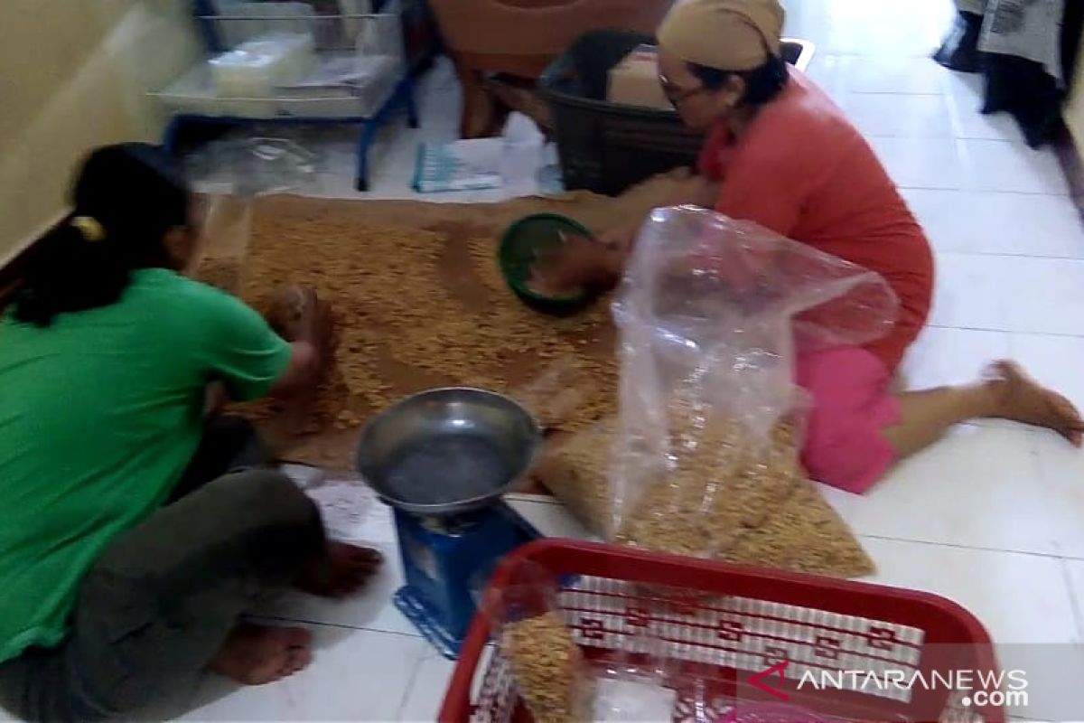 Zet & Chici produksi kacang tojin hingga 3,5 ton selama Ramadhan