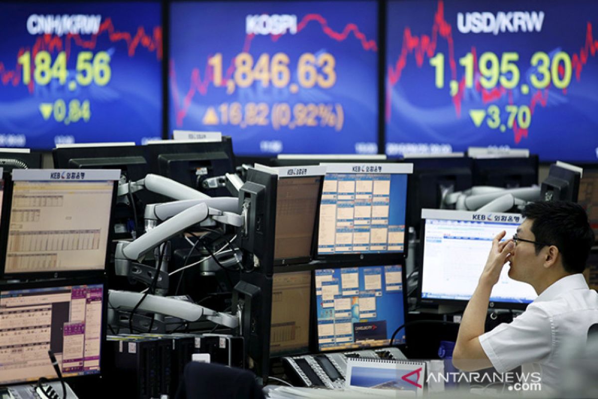 Akhir pekan, bursa saham Seoul ditutup jatuh 1,49 persen