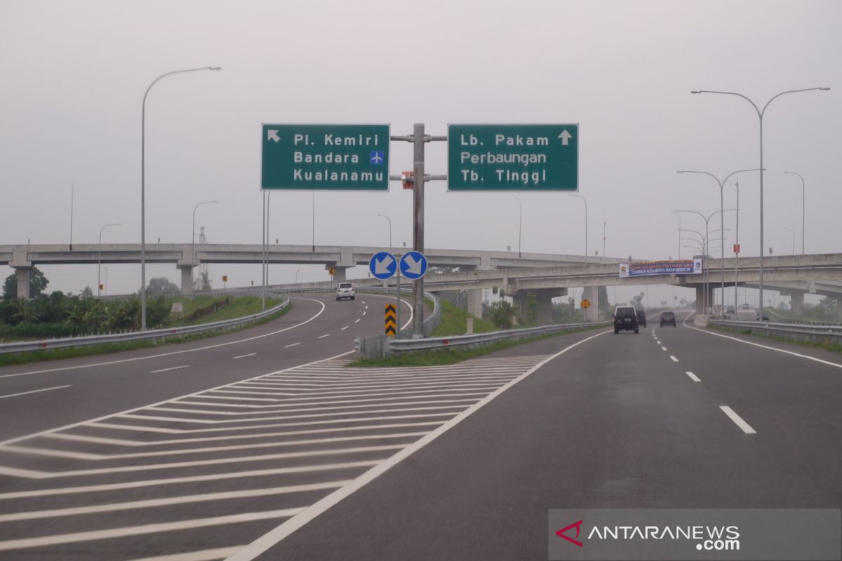 Jalan tol Medan-Tebing Tinggi masih terlihat lenggang