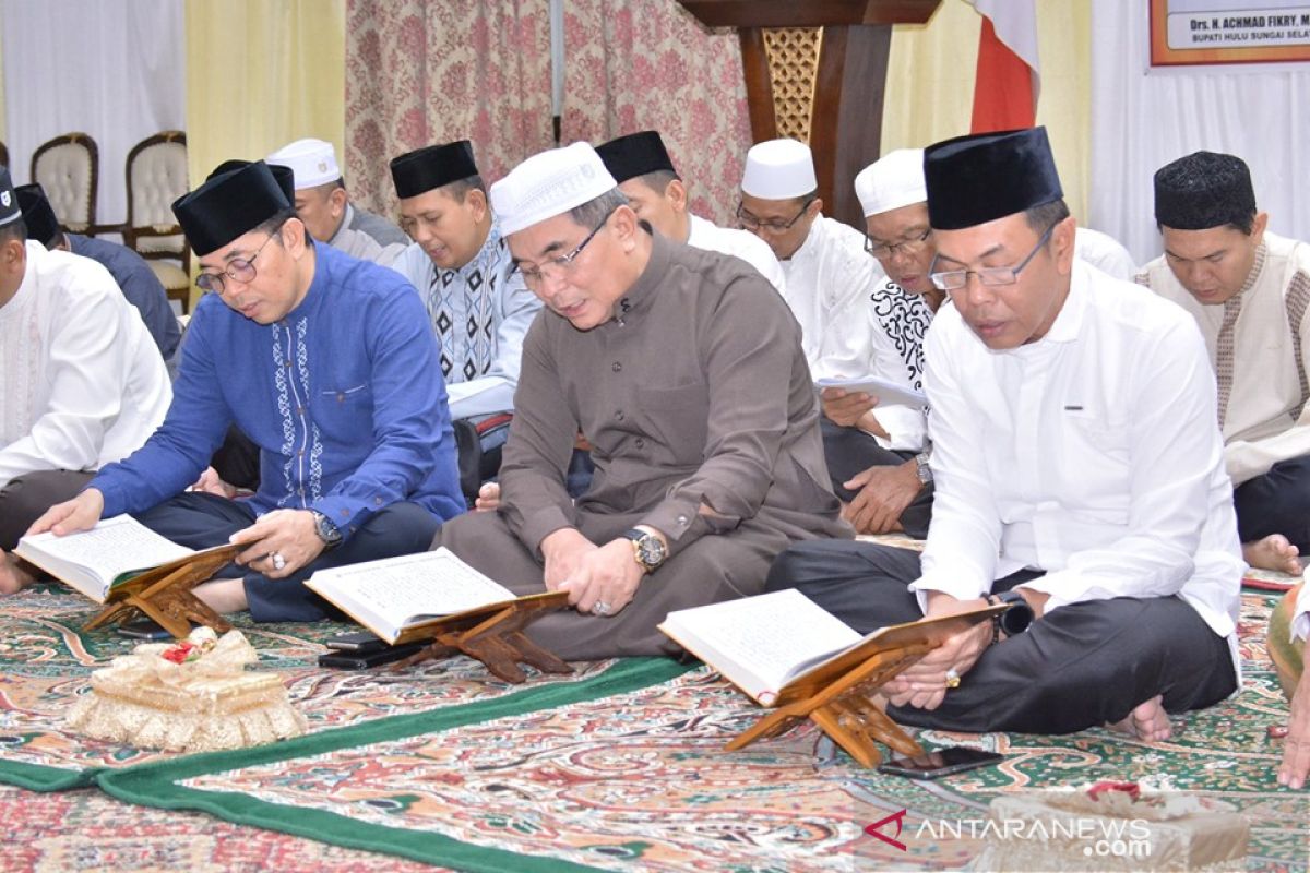 Pemkab HSS gelar khataman Al Qur'an massal
