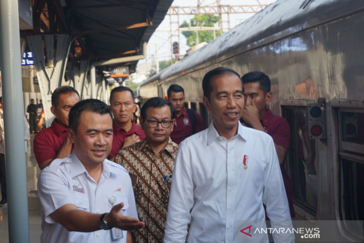 Presiden Jokowi kunjungi Stasiun  Pasar Senen