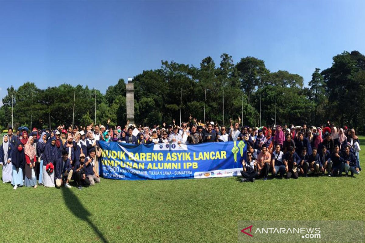 Himpunan Alumni IPB Lepas 'Mudik Asyik Lancar'