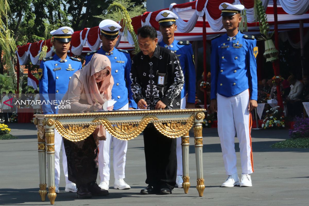 Pemkot Surabaya dan Lion Air Group kerja sama beasiswa penerbangan