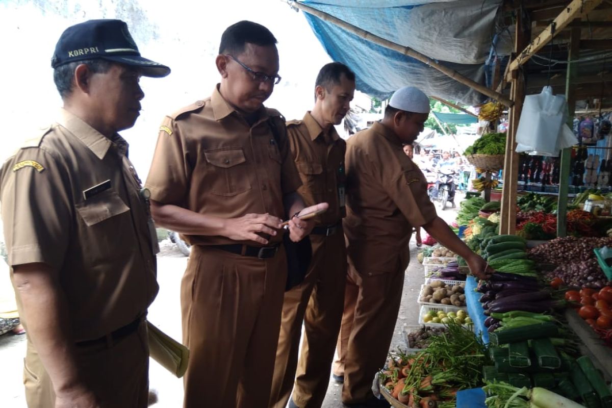 Ditemukan buah anggur mengandung formalin di Pasar Babalan