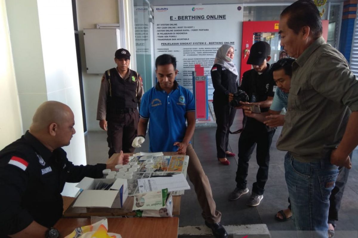 BNN tes urine nakhoda dan ABK  di pelabuhan SBP Tanjungpinang, Kep. Riau