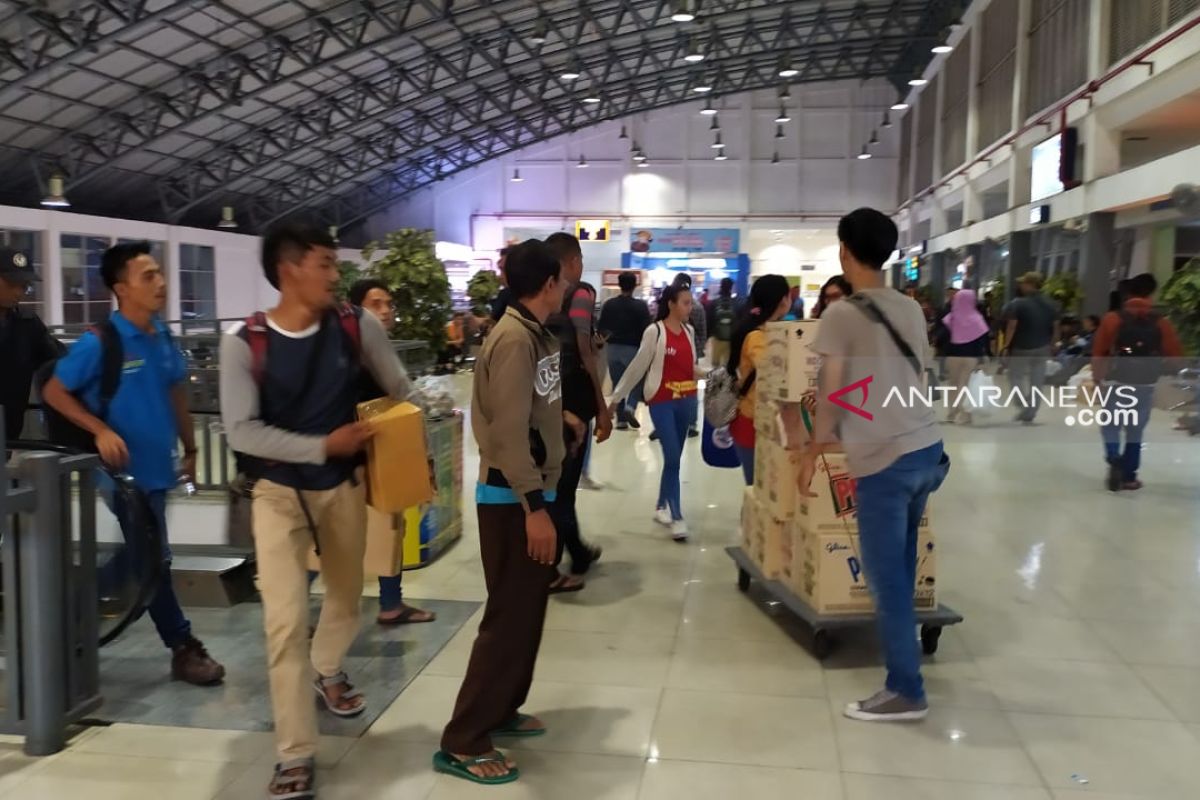 45 ribu pemudik tiba di Terminal Purabaya