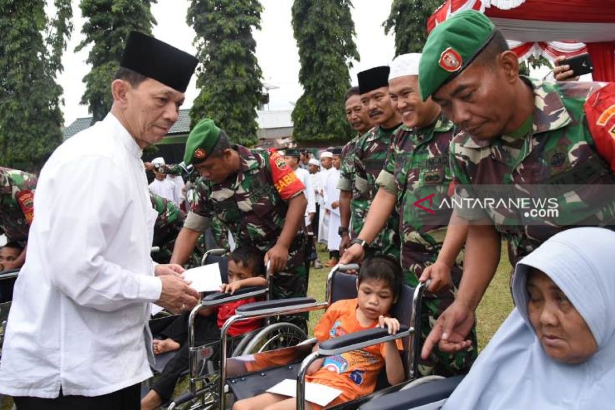 Bupati Tapsel ajak TNI tetap bersama rakyat