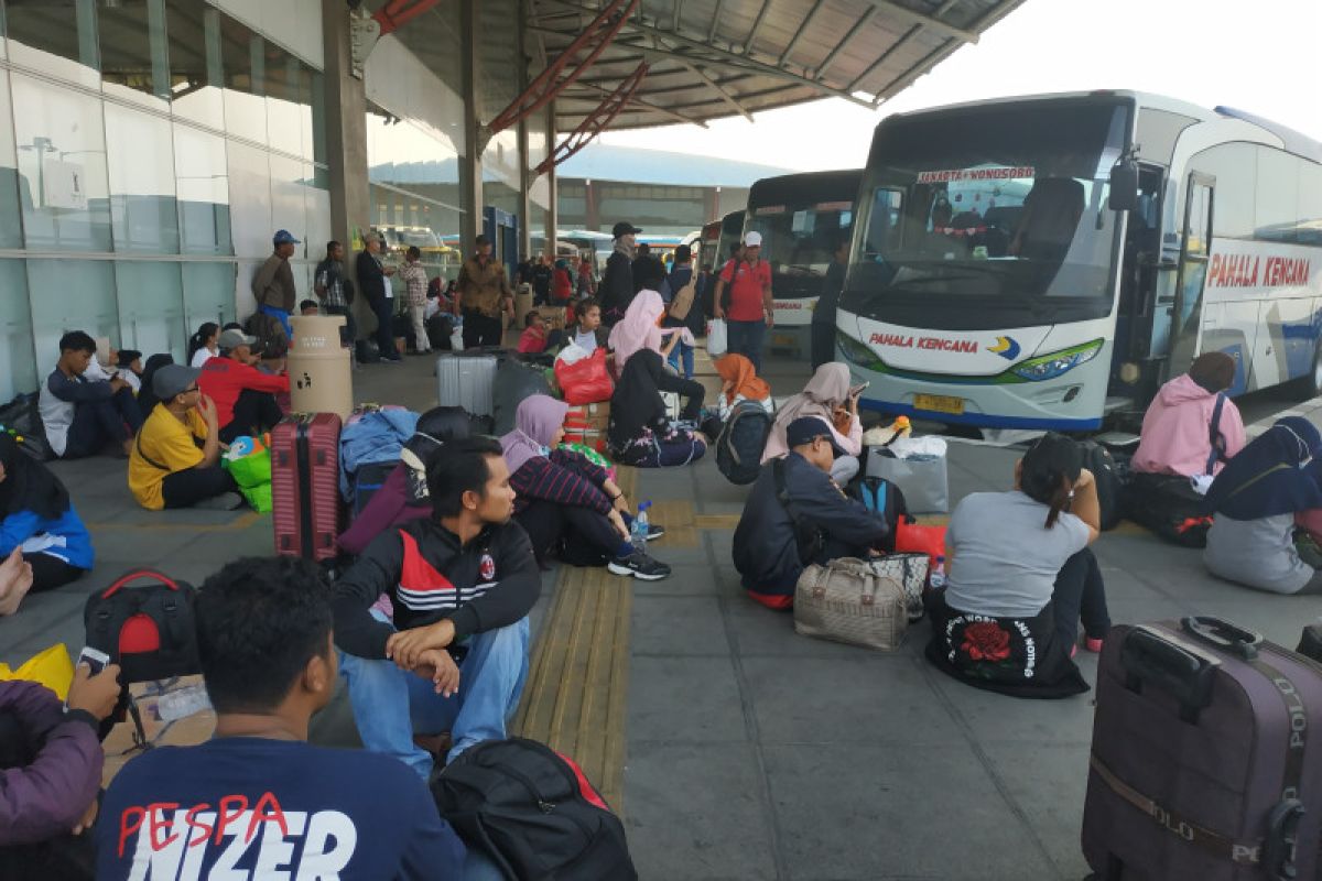 24.000 pemudik berangkat dari Terminal Pulo Gebang