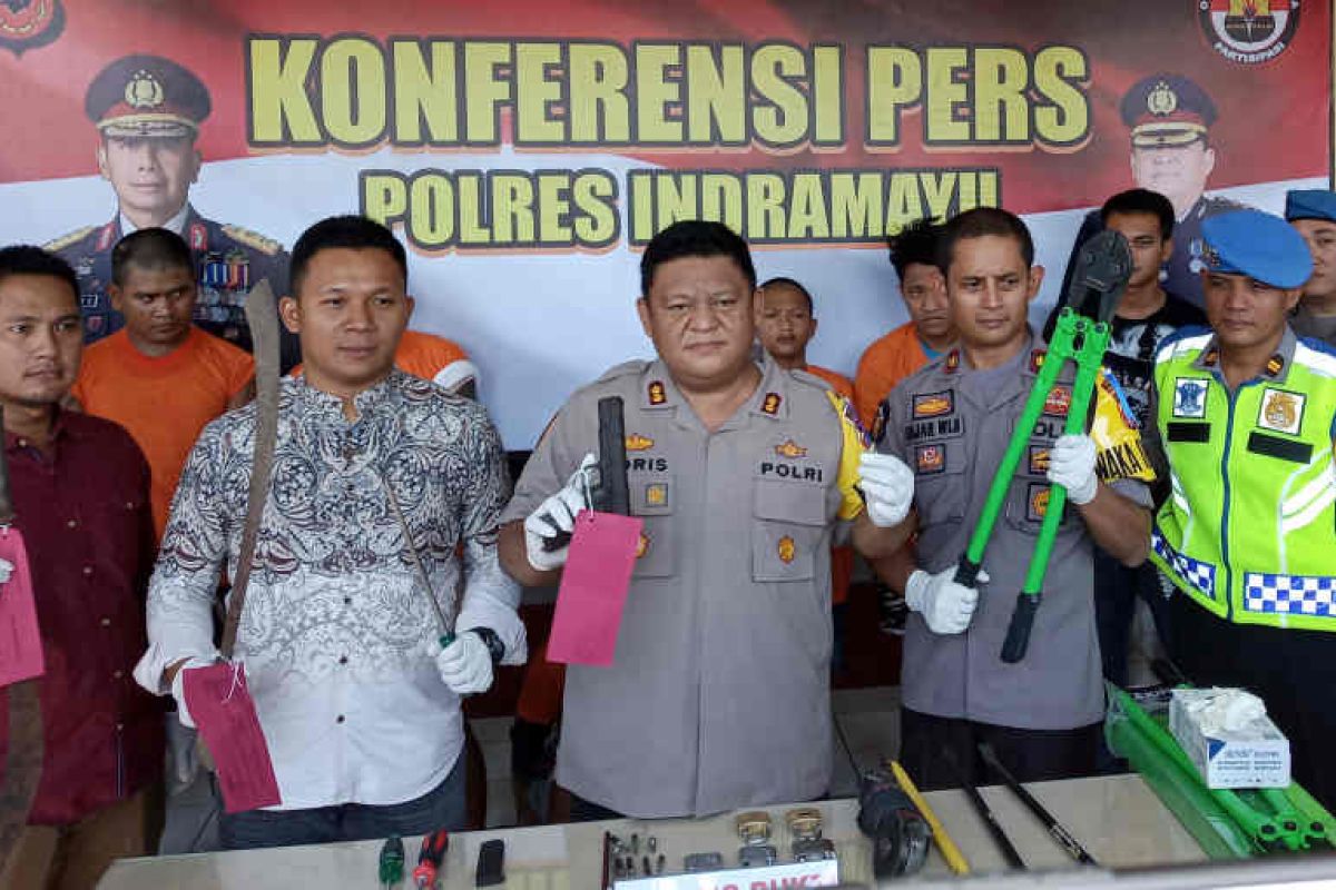 Melawan saat ditangkap, empat begal di Indramayu ditembak