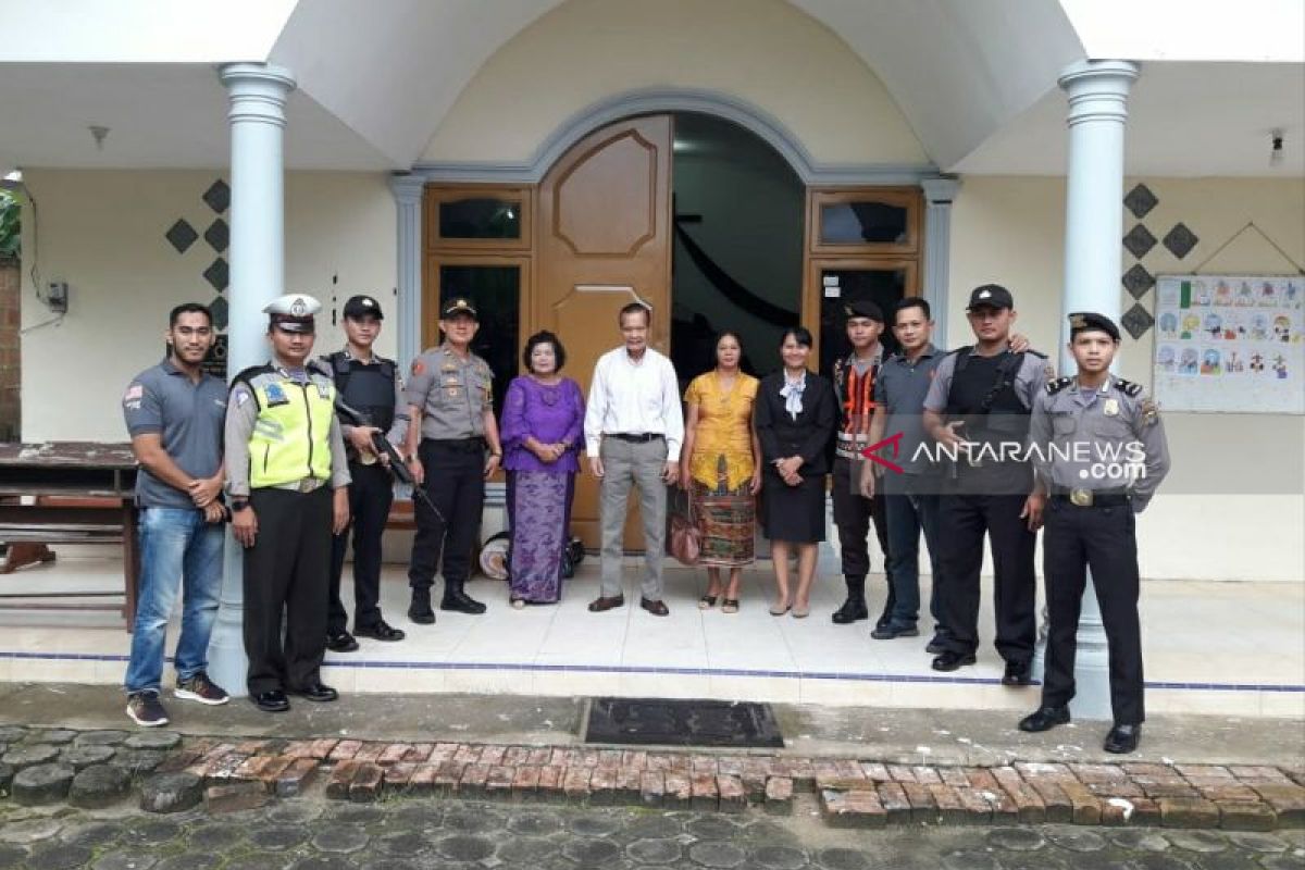 Polsek Toboali laksanakan pengamanan ibadah di gereja