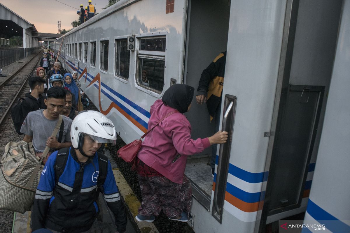 KAI cancels to-and-fro Jakarta, Bandung train trips over mudik ban