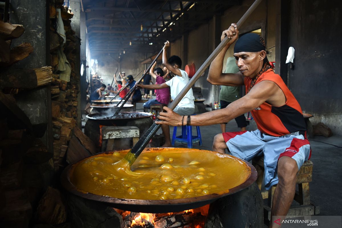 Rezeki Lebaran "datangi" pedagang asongan hingga penjual dodol