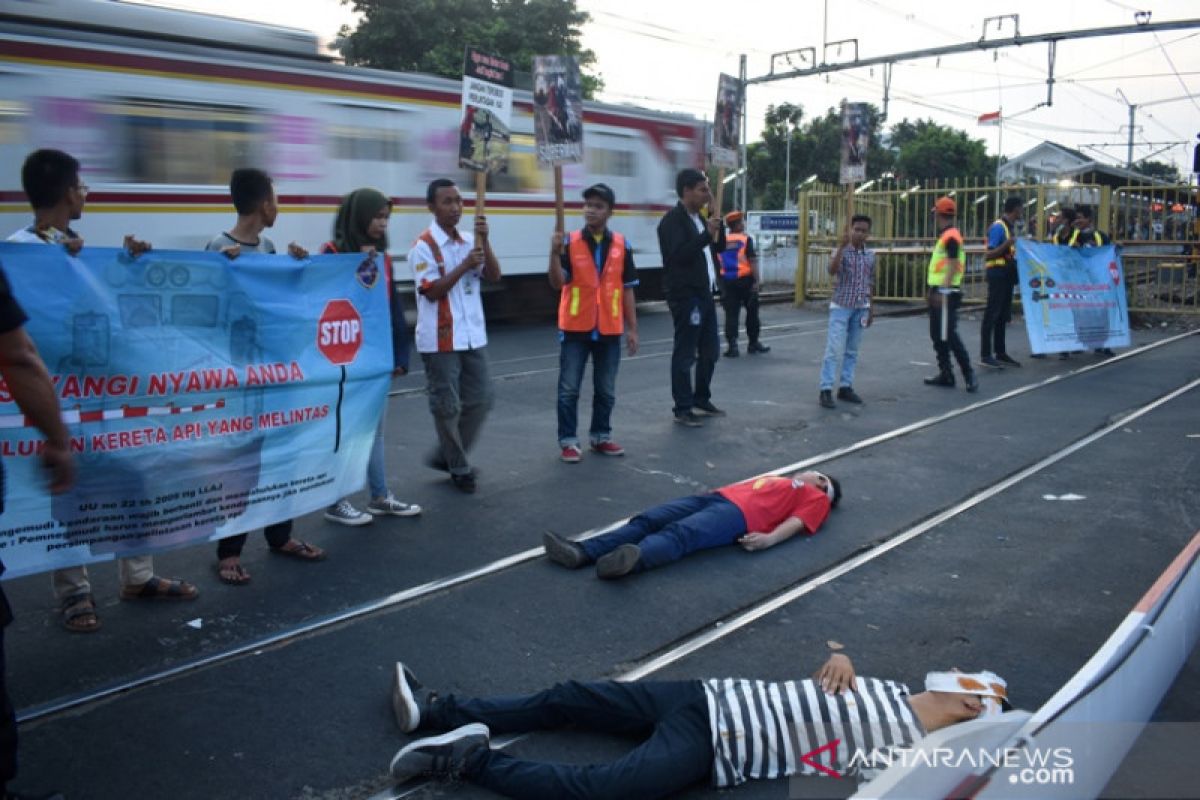 KAI sosialisasikan keselamatan di pelintasan sebidang