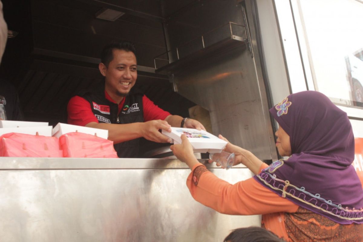 ACT bagikan 3.000 paket makanan gratis untuk warga prasejahtera