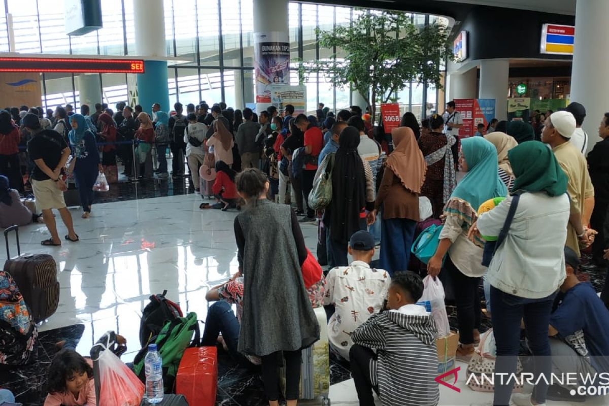 Pemudik padati Dermaga Pelabuhan Merak