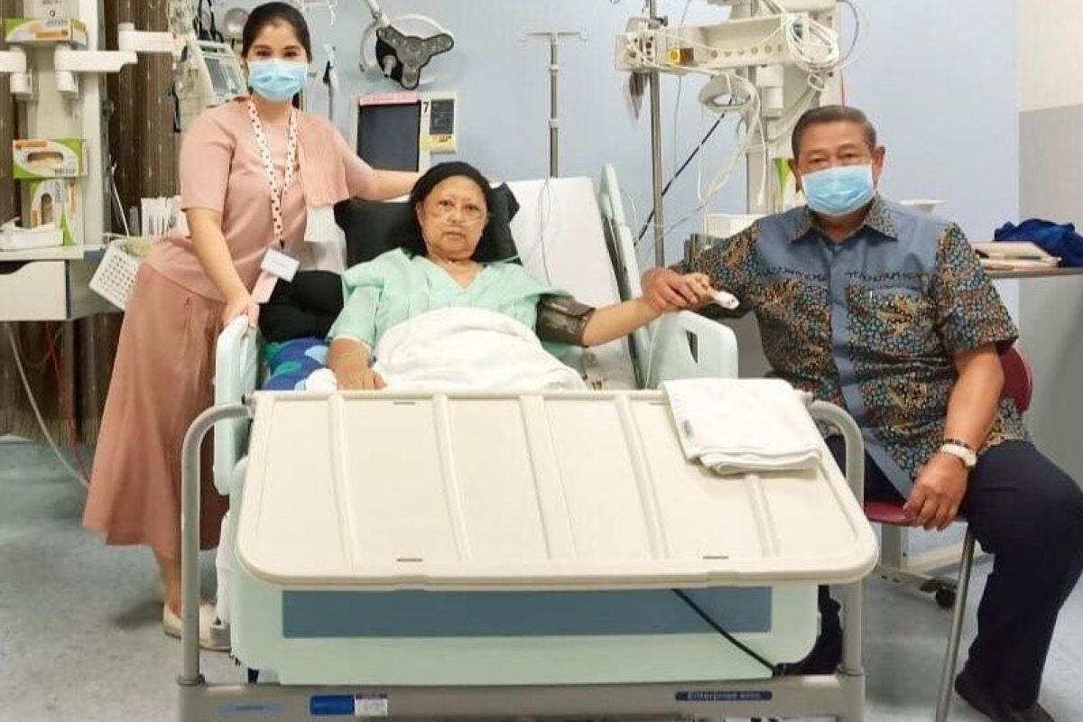 Ani Yudhoyono masih berjuang melawan kanker darah di ICU