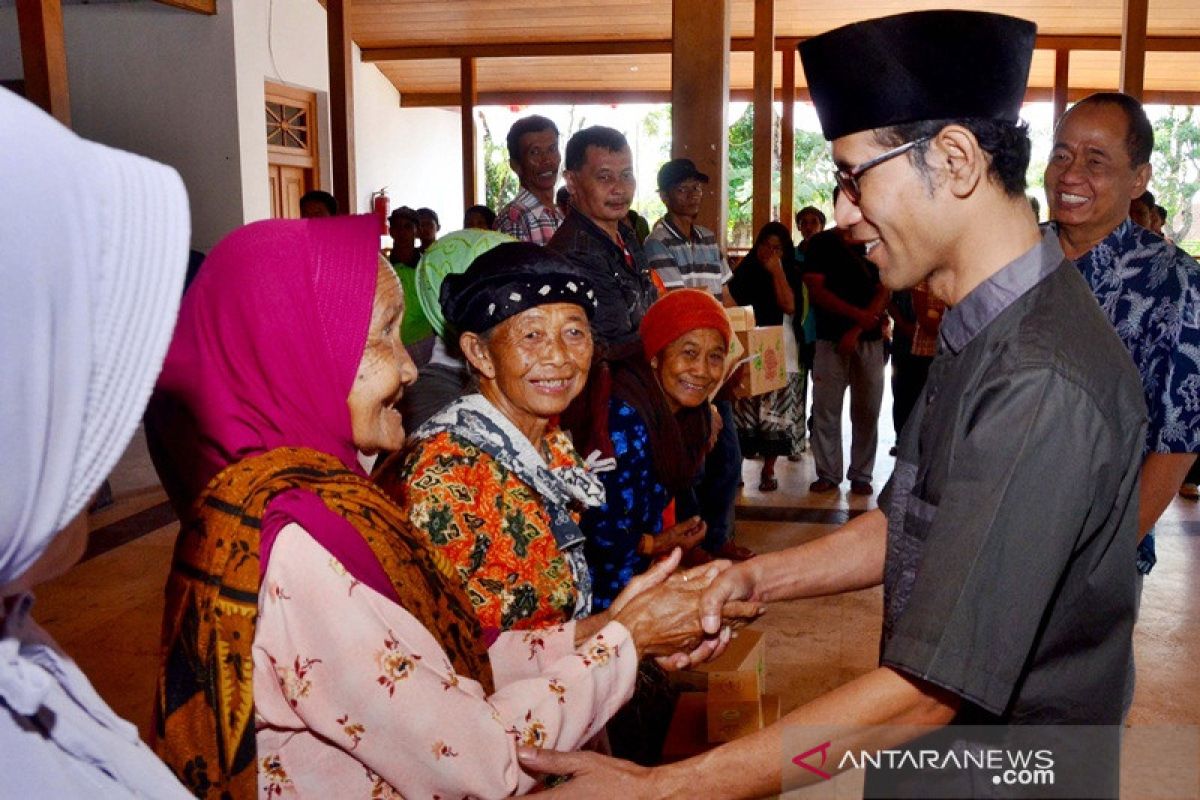 Buruh gendong Boyolali terima bingkisan Lebaran