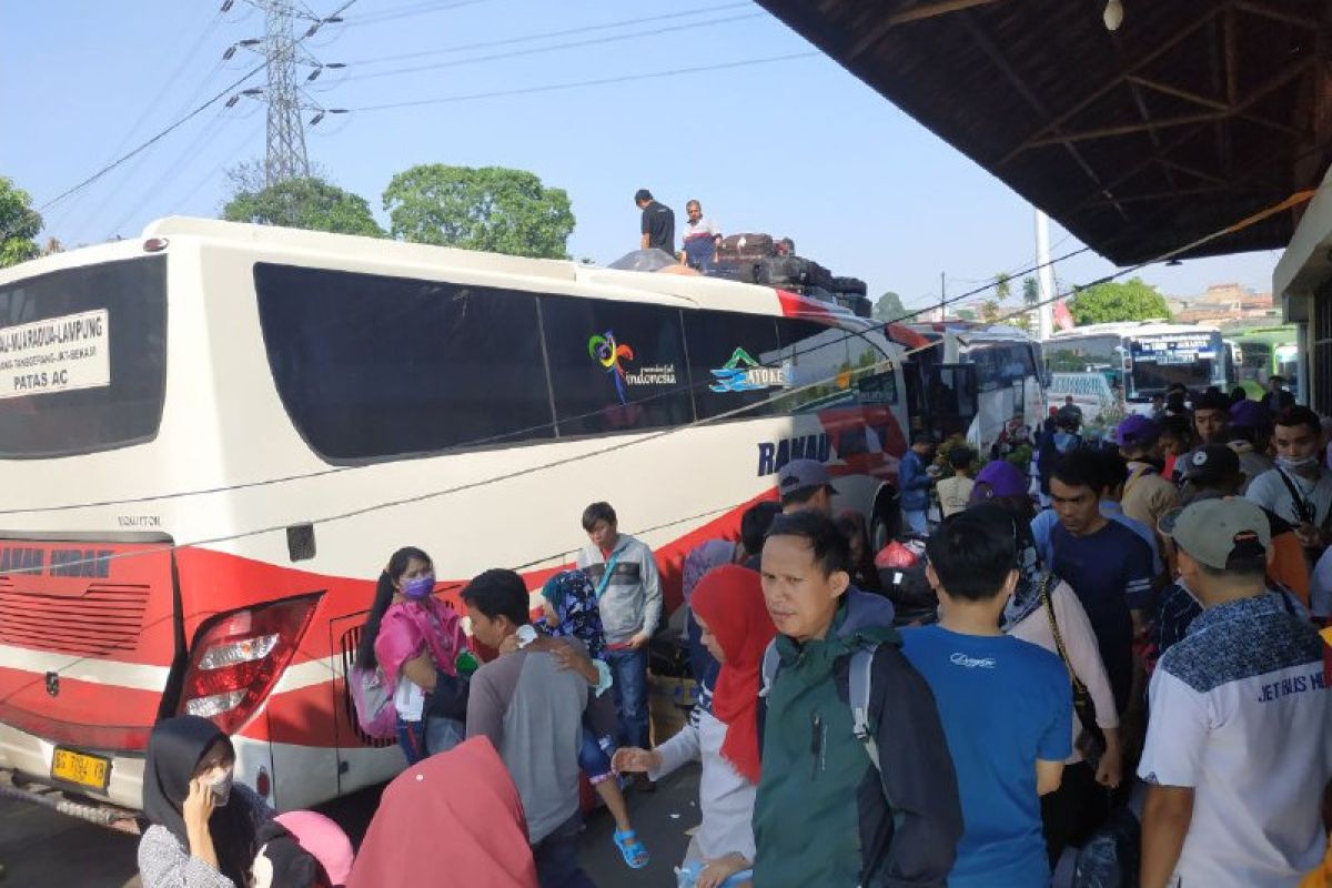 Pemudik setia gunakan bus karena punya sensasi tersendiri