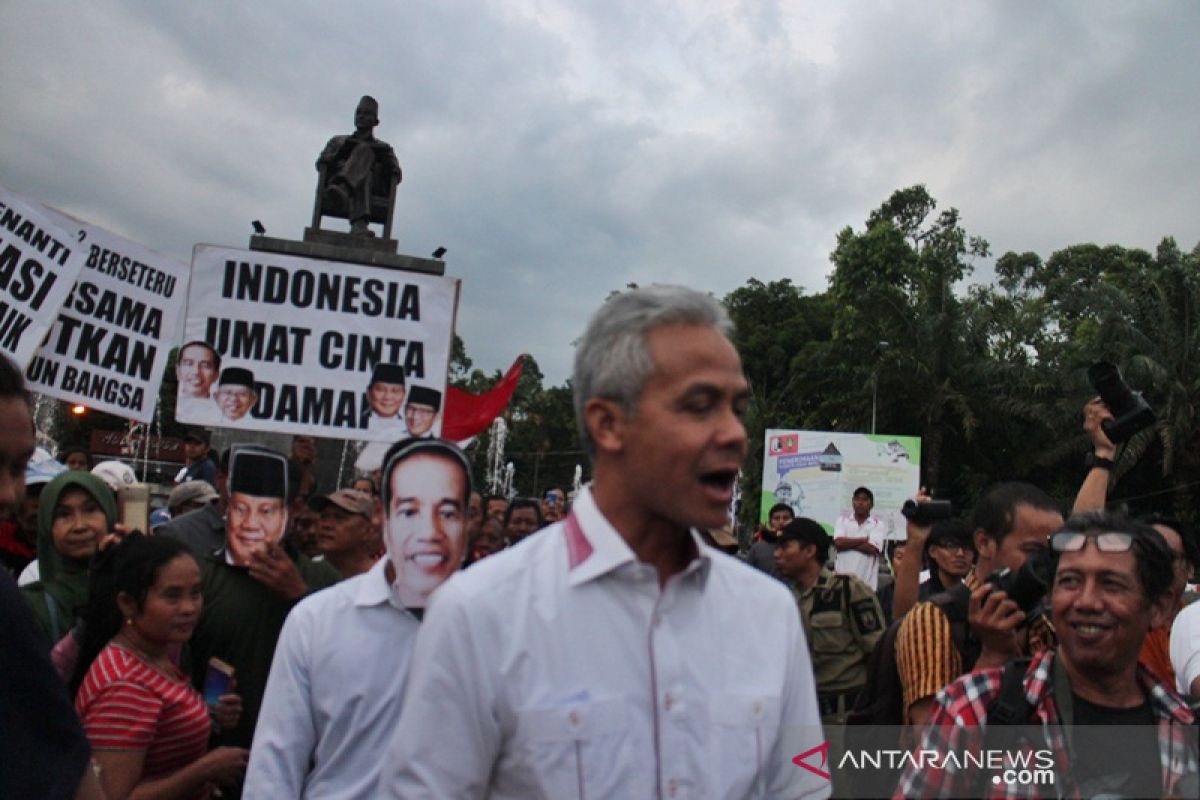 Gubernur Ganjar tantang OJK dan BI