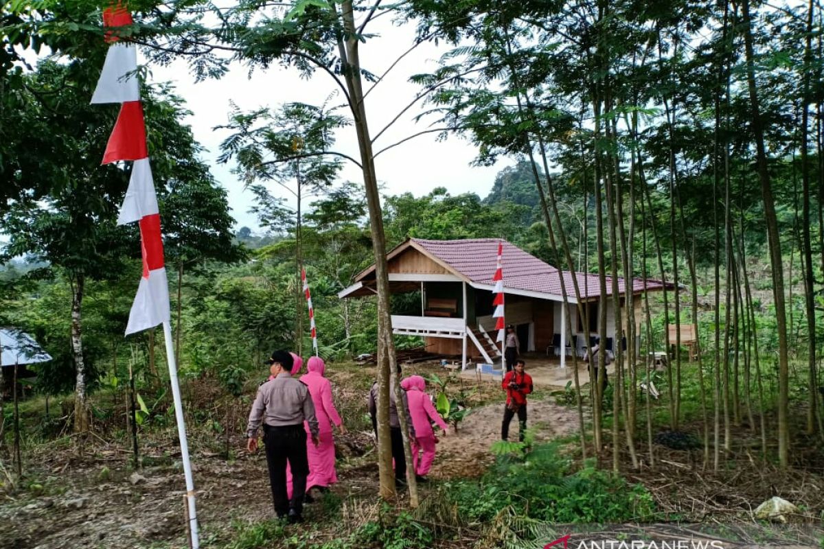 Ditempatkan petugas pos pantau jalur rawan longsor Gunung Salak