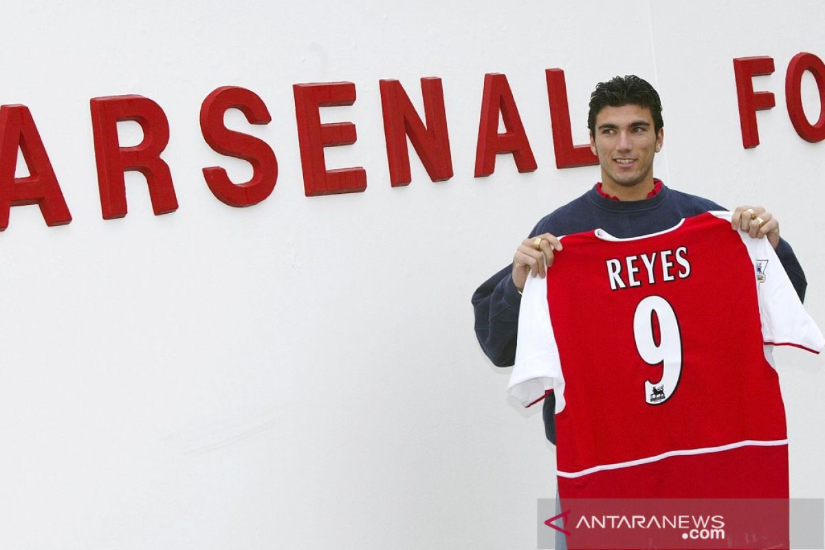 Mantan bintang Arsenal Reyes meninggal dunia