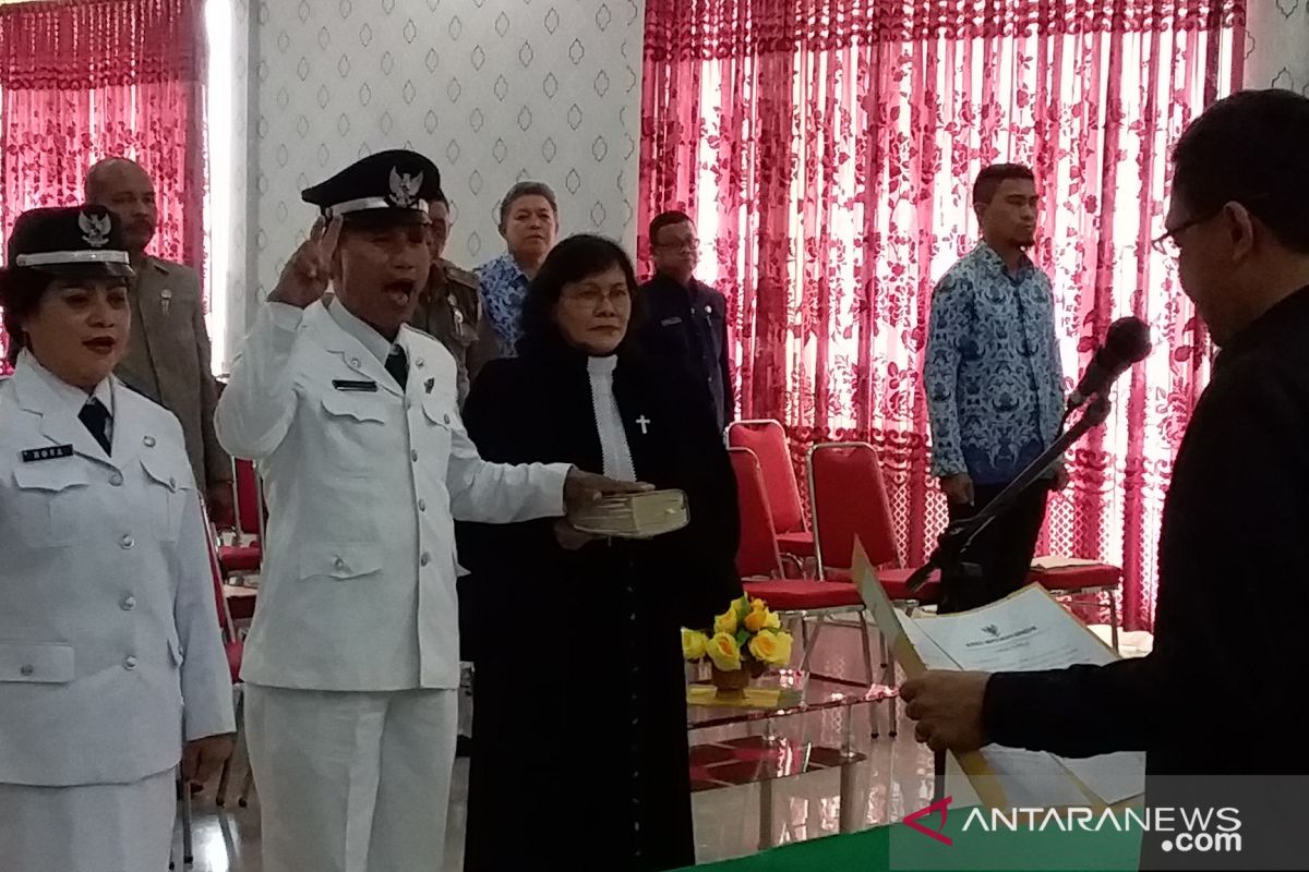 Bupati Sangihe minta kapitalaung mengayomi  masyarakat pulau