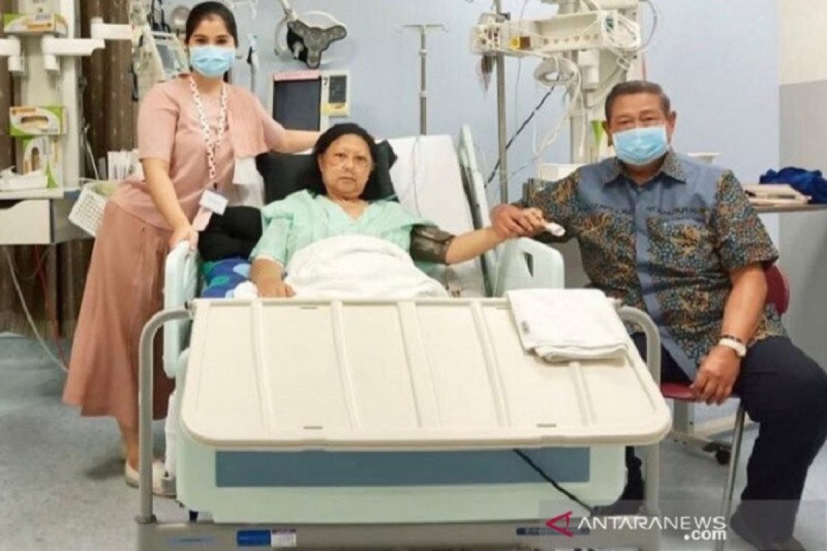 Ani Yudhoyono wafat di NUH Singapura