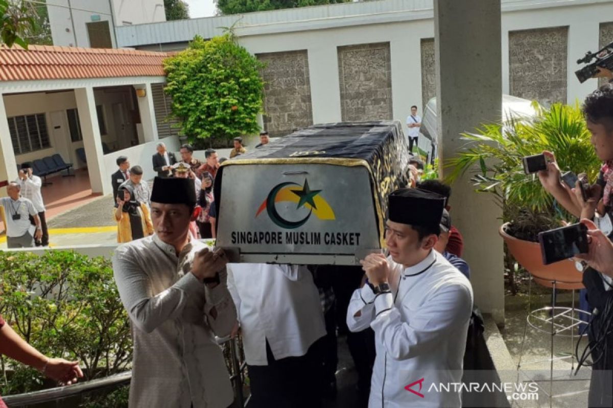 Jenazah Ani Yudhoyono  dimakamkan Minggu siang di TMP Kalibata