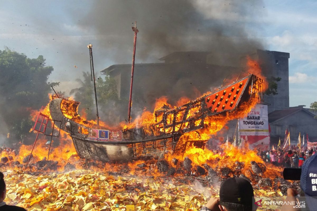 Bupati Rohil harapkan Festival Bakar Tongkang berjalan aman dan lancar