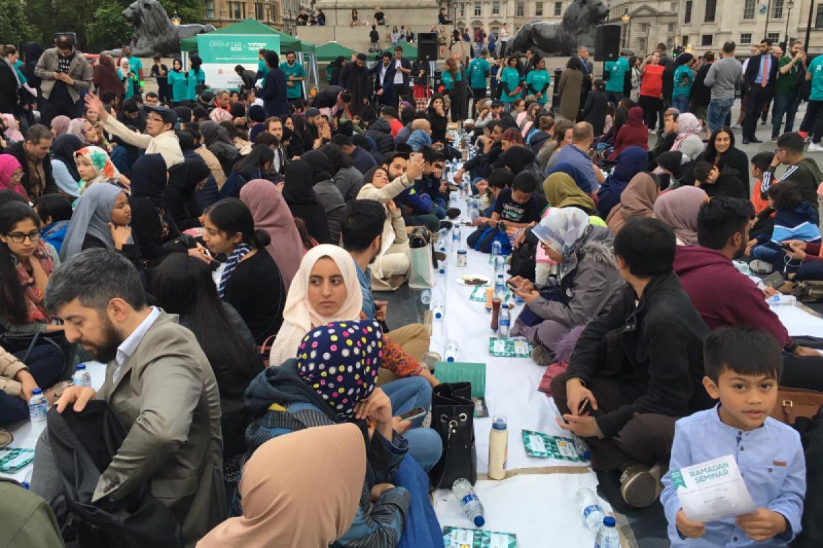 Wali Kota London dan warga Indonesia ikuti buka puasa di Trafalgar Square