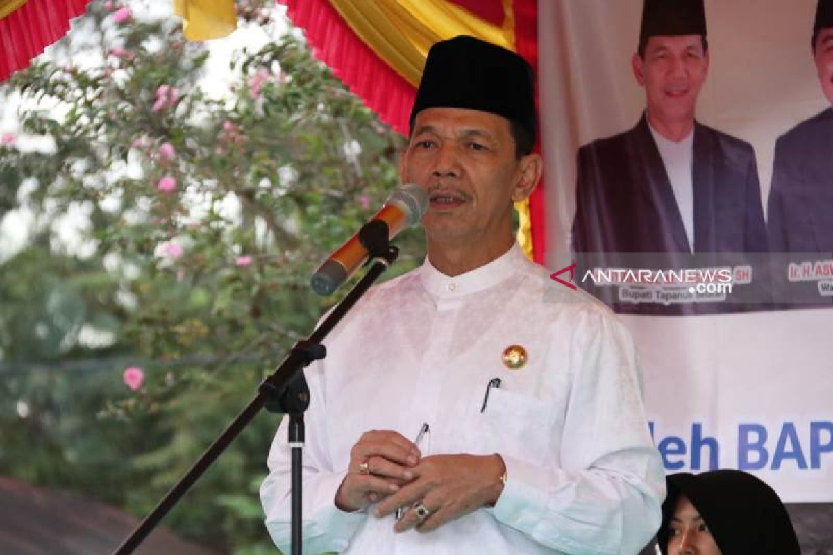 Bupati Tapsel sebut Ani Yudhoyono perempuan hebat di balik SBY