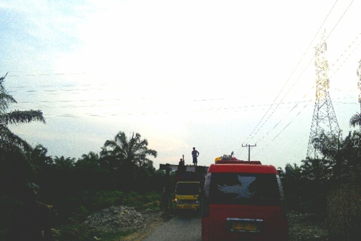 Kerusakan jalan kawasan wisata Langkat karena angkutan melebihi tonase