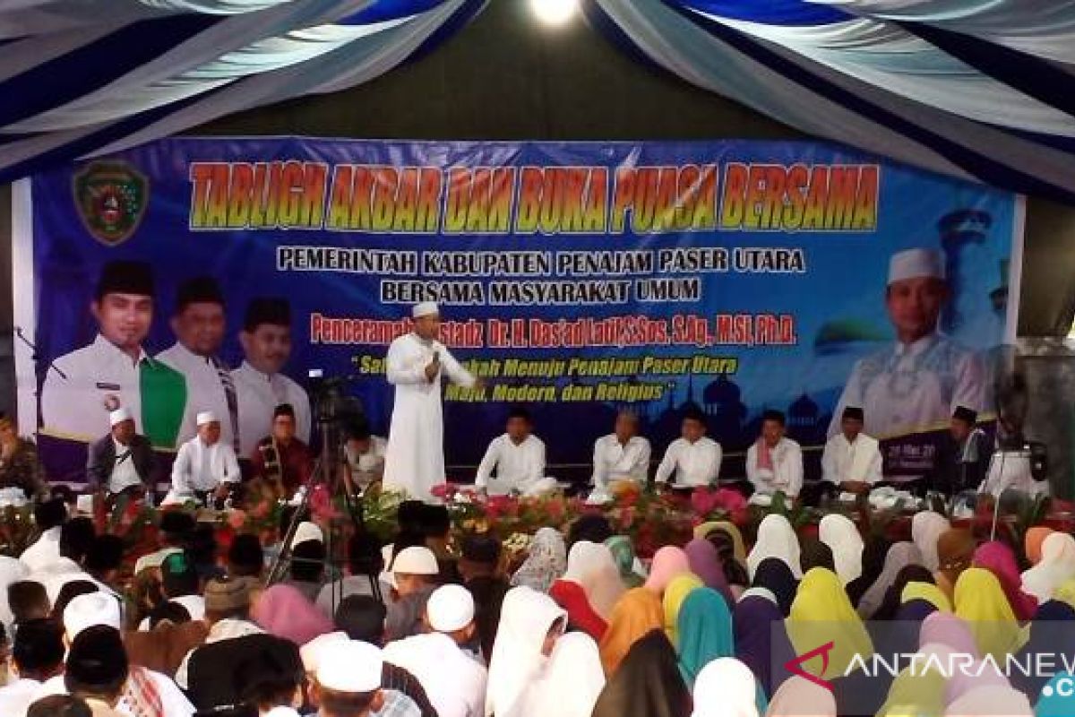 Wabup Penajam akhiri safari Ramadhan bersama dai Das'ad Latif