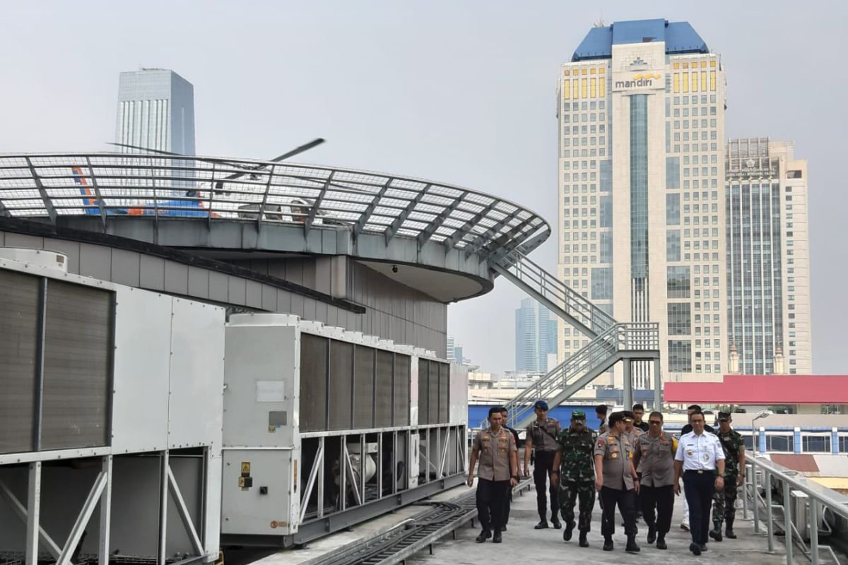 Anies pantau dari udara, lalin tol Jakarta-Cikampek padat