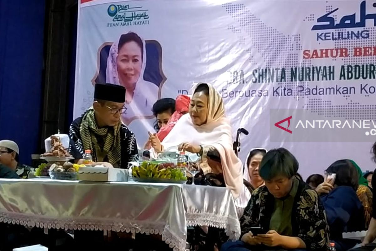 Sinta Nuriyah sahur bersama masyarakat lintas agama di Gereja SMTB (Video)