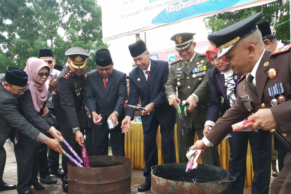 Tanah Datar musnahkan 12.531 butir petasan sitaan selama Ramadhan