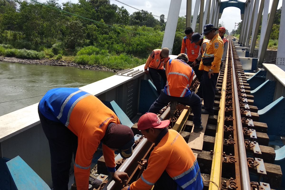 Petugas temukan rel kendor di jalur KA Tulungagung-Blitar