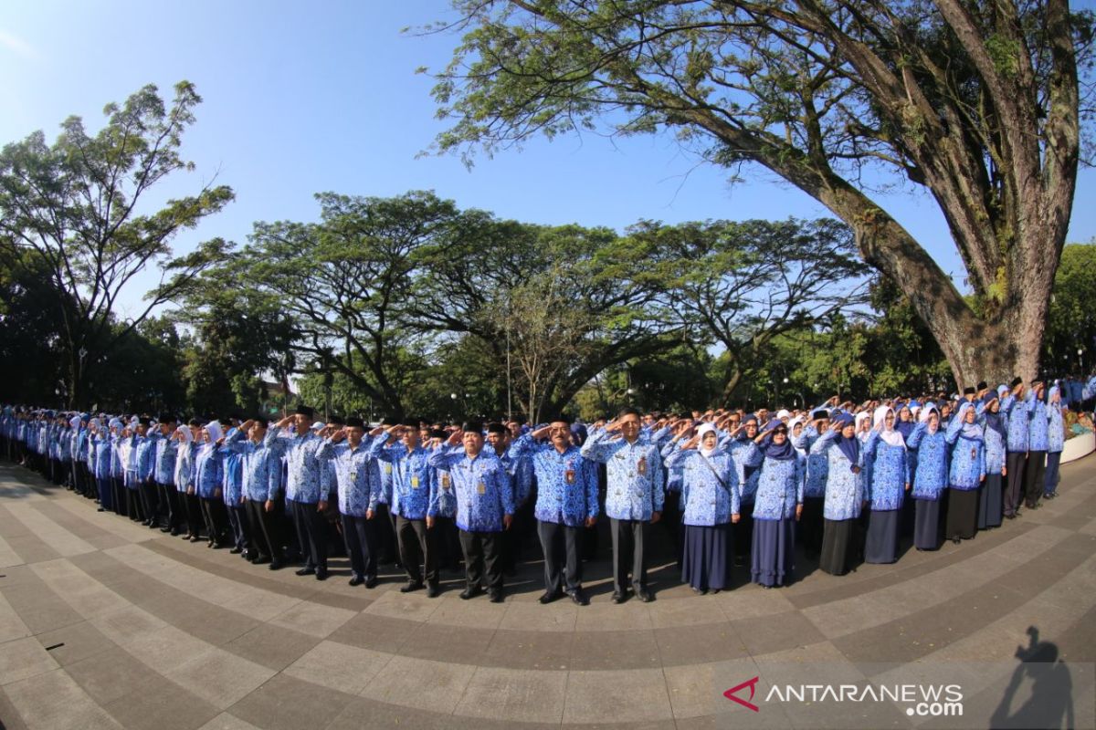 Ratusan ASN luar daerah upacara Harlah Pancasila di Balai Kota Bandung