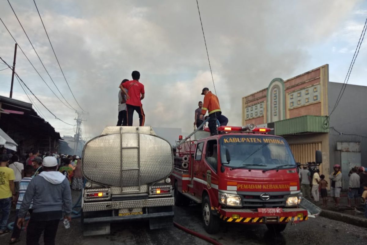 Polisi data pedagang korban kebakaran Pasar Lama Timika