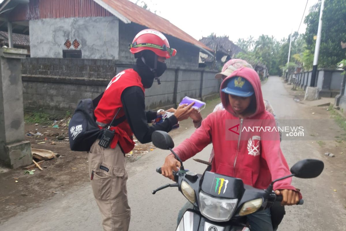 PMI Bali sebar ribuan masker di area terdampak erupsi Gunung Agung