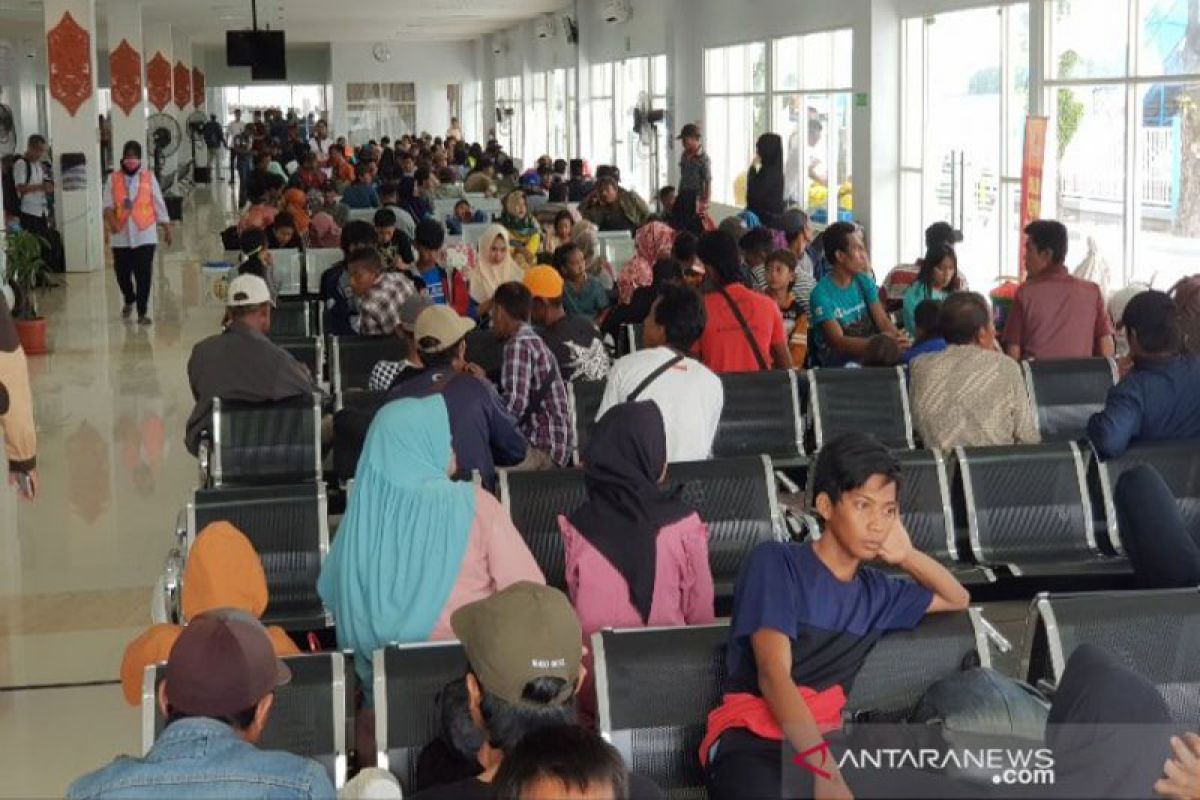 Belasan ribu pemudik sudah berangkat melalui Pelabuhan Kumai