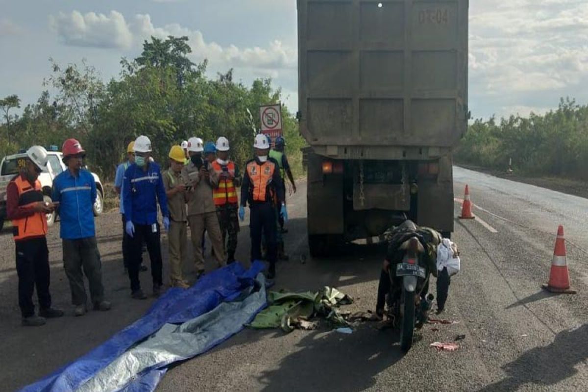 Tabrak belakang truk, seorang pemudik meninggal dunia