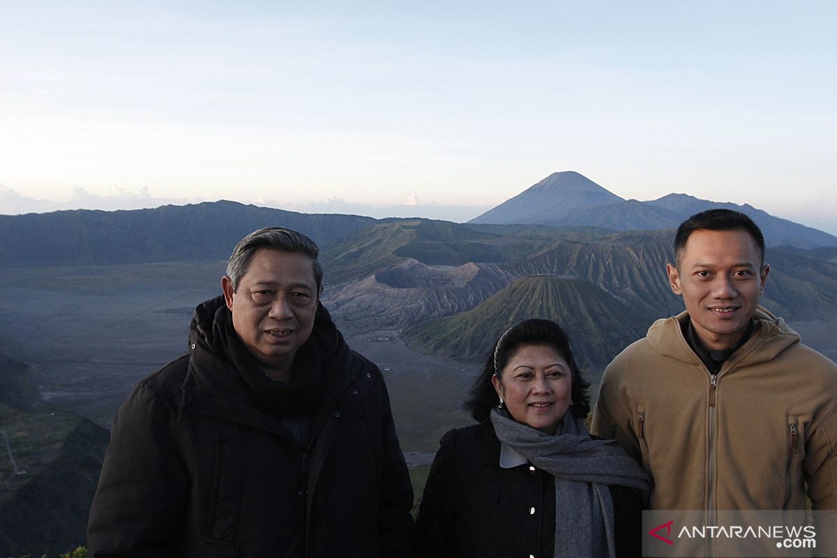 Ani Yudhoyono di mata suami,  cahaya hidup sang perempuan tangguh