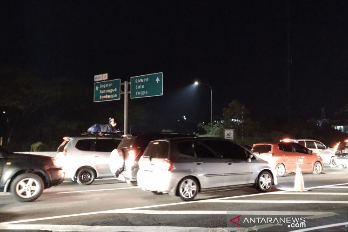 Arus mudik jalan tol Semarang-Solo ramai lancar
