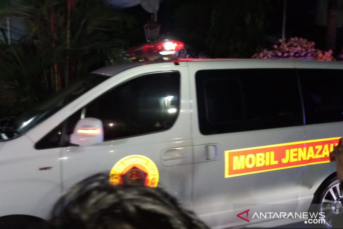 Jenazah Ani Yudhoyono tiba di rumah duka Cikeas