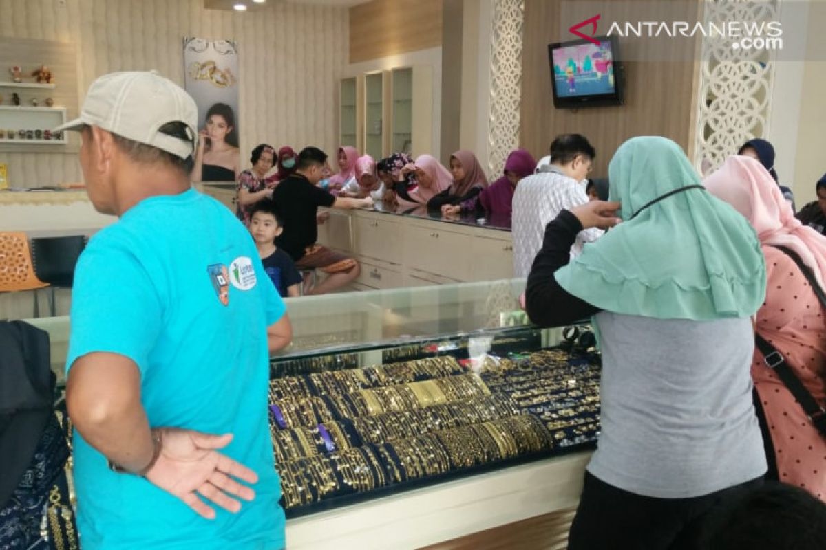 Emas perhiasan di Kendari capai Rp645.000/gram